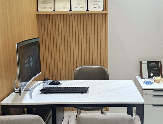 A Plus Dental Clinic — カウンセリングルーム