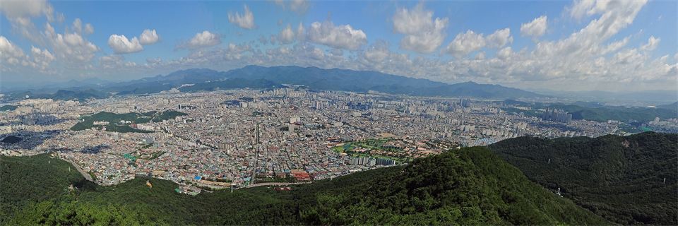 前山(アプサン)から見た大邱の街並み