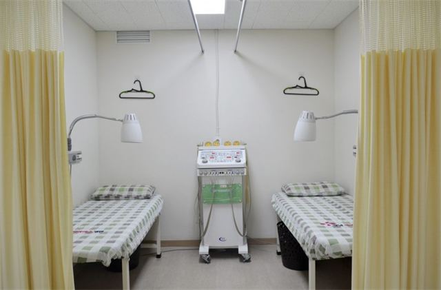 Physical therapy beds at Gangnam JS Hospital