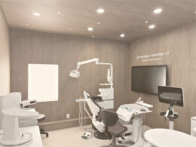 Isu Yonsei Baro Orthodontics — 医疗设备