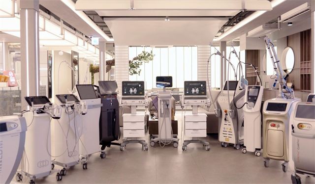 Lifting and laser devices lined up in the lounge of Kleam Skin Clinic Myeongdong