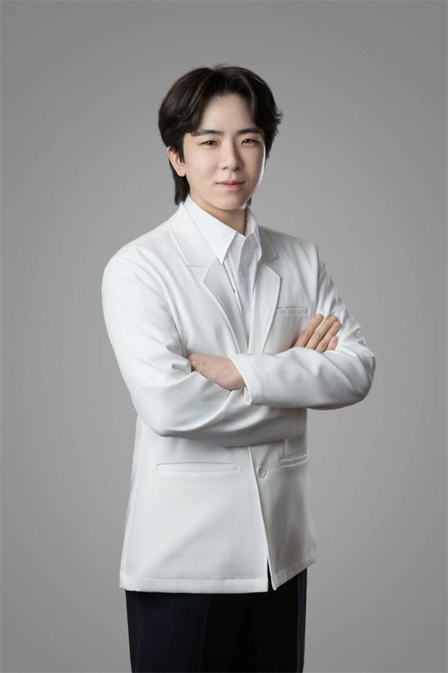 Portrait of Dr. Kim Yun-gi, doctor at Obliv Seoul Origin Skin Clinic