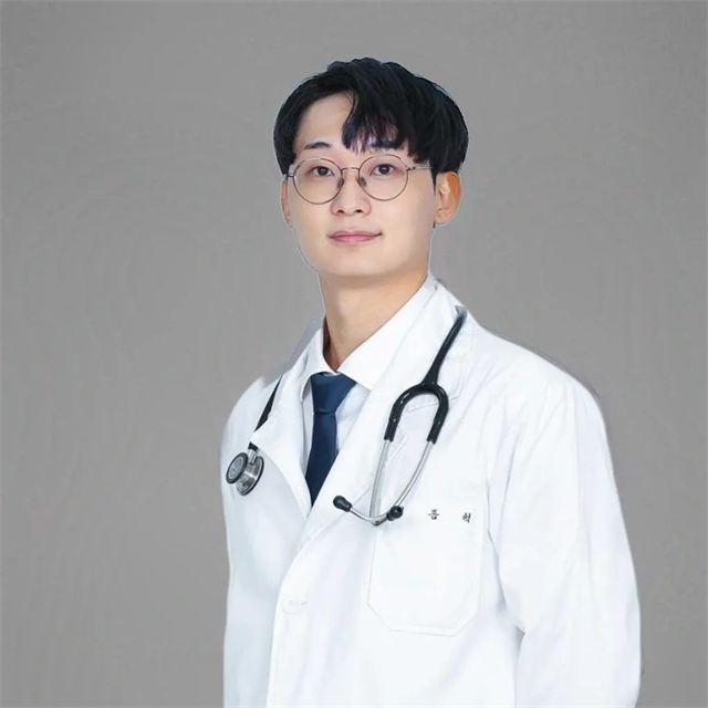 Portrait of Dr. Lee Jong-hyeok, doctor at Obliv Seoul Origin Skin Clinic