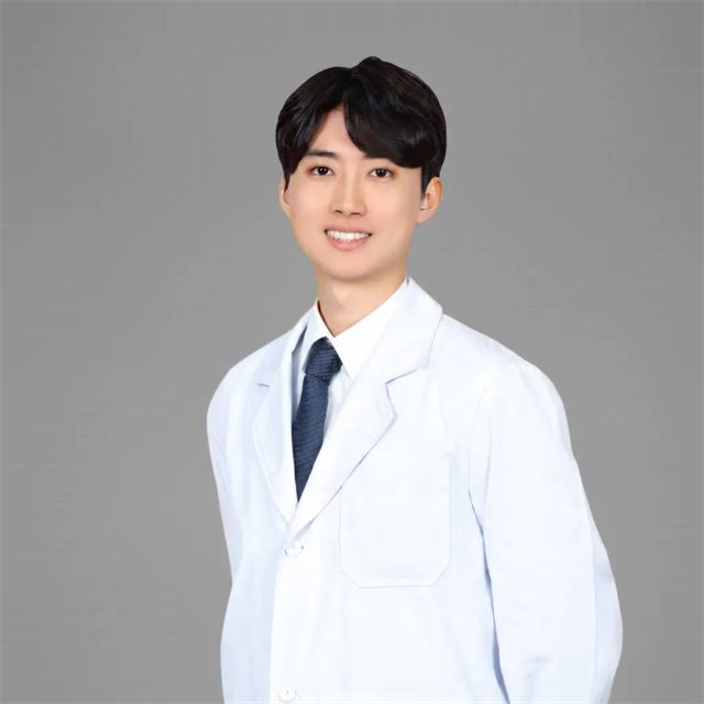 Portrait of Dr. Shim Ho-yeon, doctor at Obliv Seoul Origin Skin Clinic