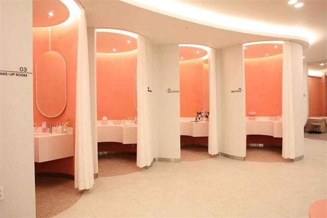 Make-up room with coral booths, mirrors and curtains at Re:Berry Skin Clinic Yeongjong
