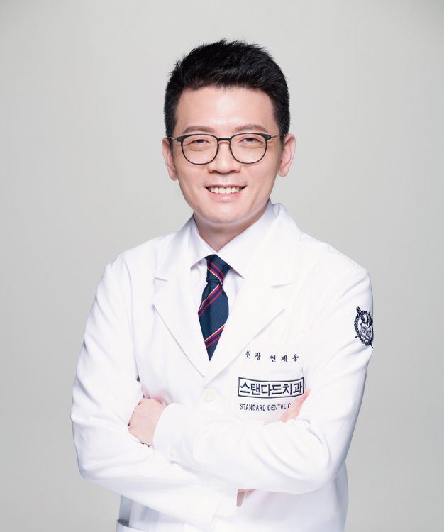 스탠다드치과의원 잠실본점 연제웅 대표원장(치과보철과)