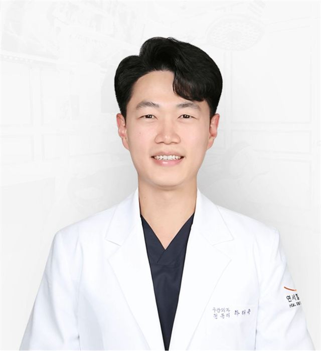 Portrait of Dr. Tae-wook Ha, oral surgery dentist at Yonsei Heal Dental Hospital