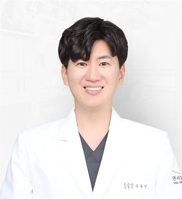 Portrait of Dr. Dong-min Choi, conservative dentistry dentist at Yonsei Heal Dental Hospital
