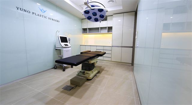 YUNO Plastic Surgery — 施術室